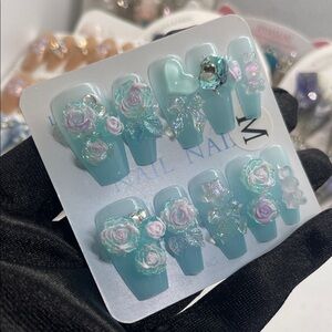 M size Elegant Blue Floral Nail Art Set